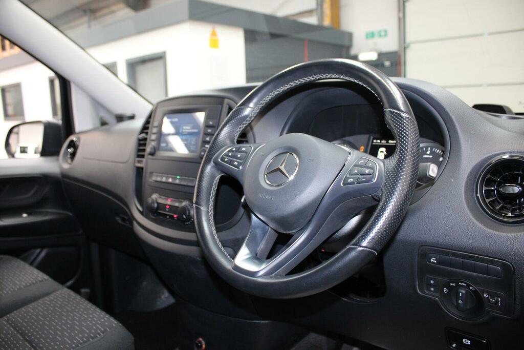 Mercedes-Benz Vito 2.0 114 Cdi Premium Panel Van G-tronic Black #4
