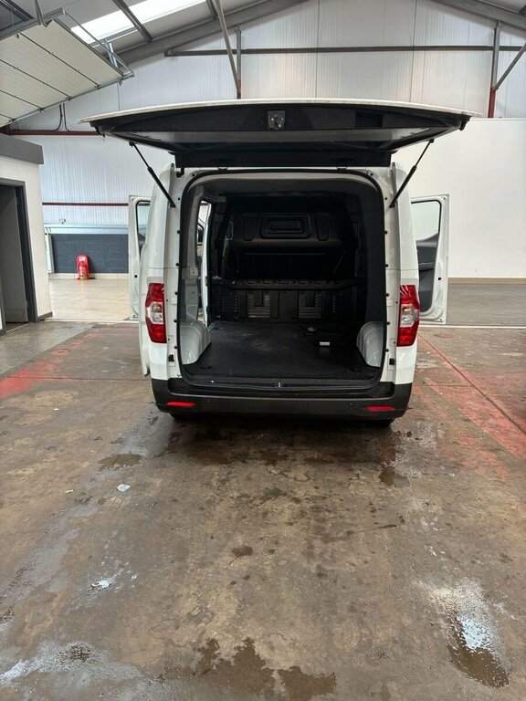 Maxus eDeliver 3 50.23Kwh Panel Van Fwd L1 122 P White #2