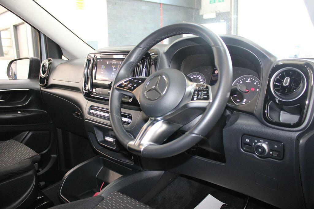 Mercedes-Benz Vito Vito 119Cdi Select Crew Van 9G-tronic Black #17
