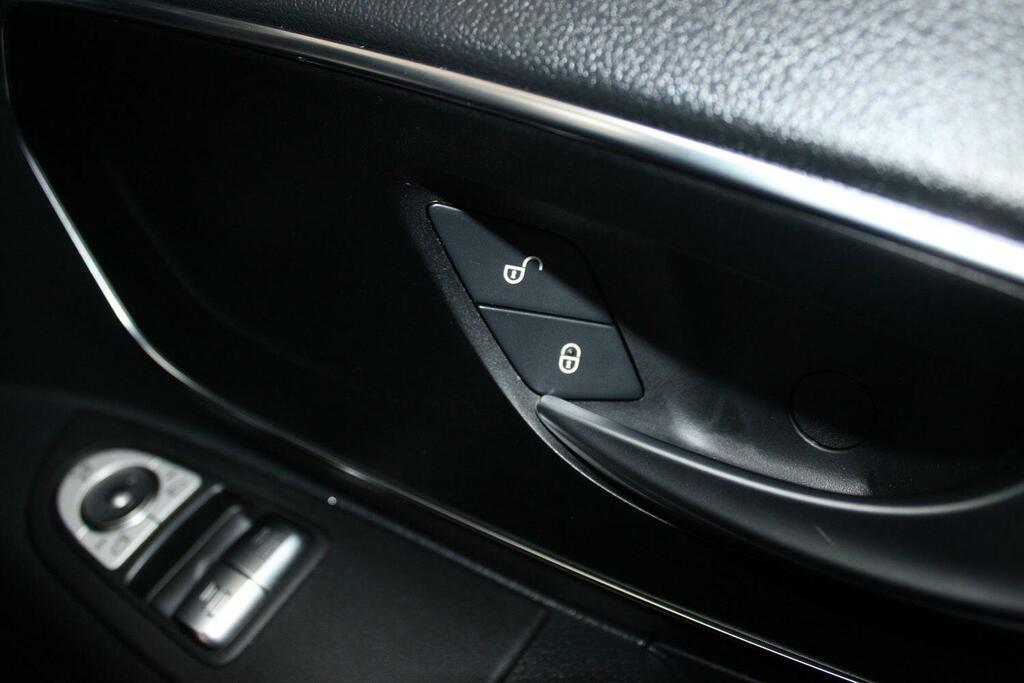 Mercedes-Benz Vito Vito 119Cdi Select Crew Van 9G-tronic Black #32