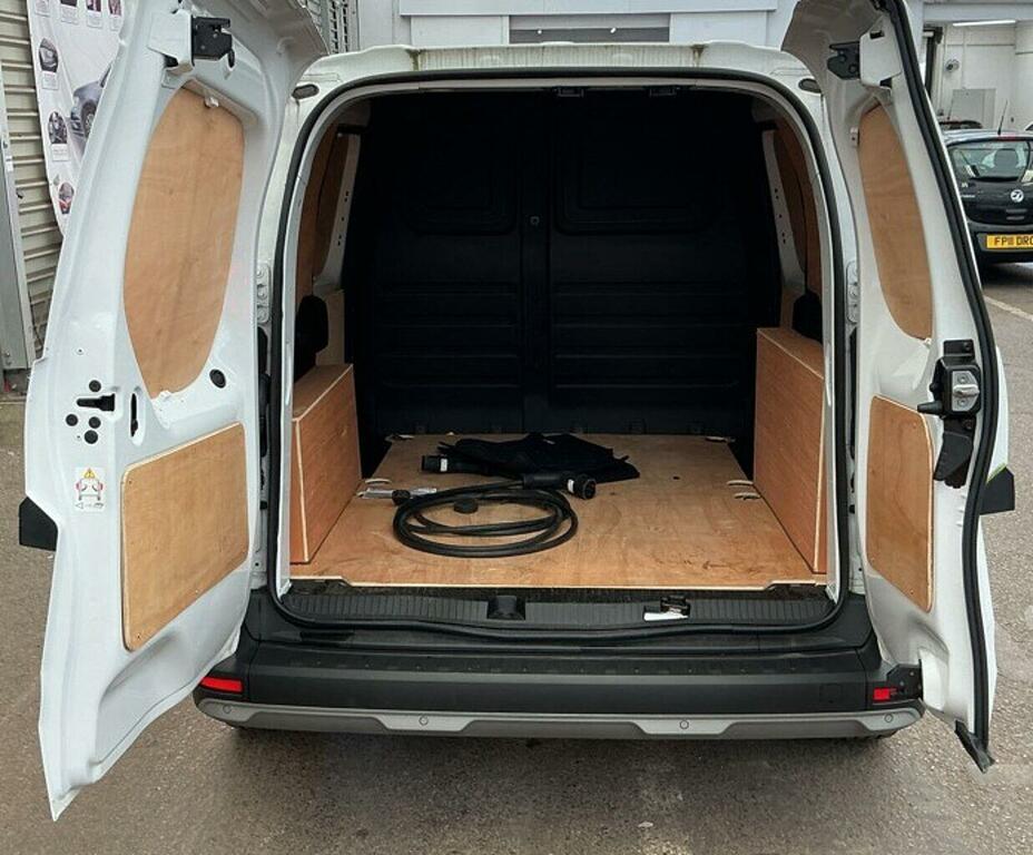 Nissan TOWNSTAR 45Kw Tekna L2 Lwb Panel Van With Sat Nav And Grey #8