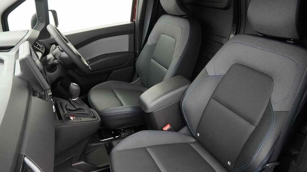 Nissan TOWNSTAR Mpv White #16