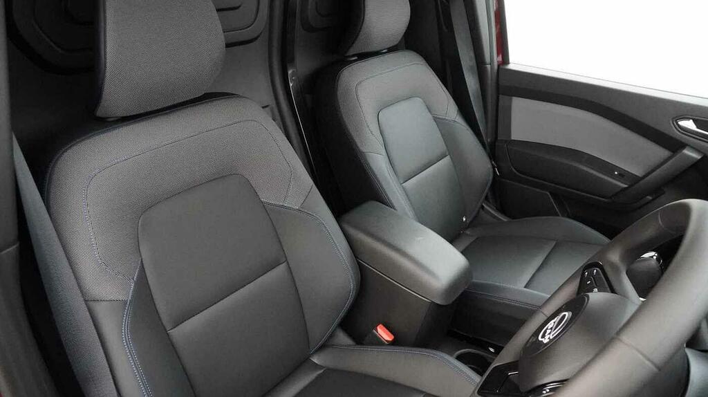 Nissan TOWNSTAR Mpv White #25
