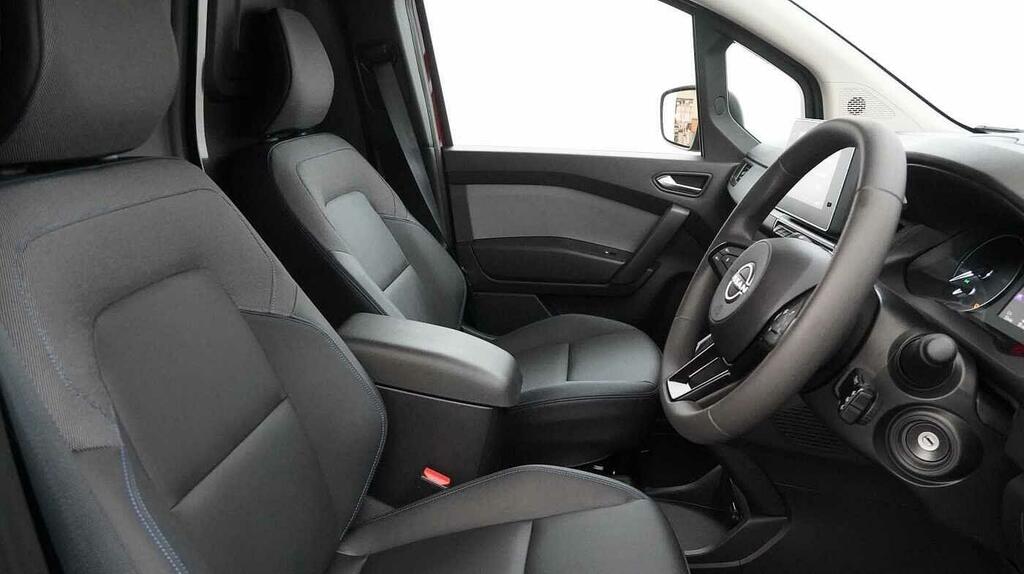Nissan TOWNSTAR Mpv White #24