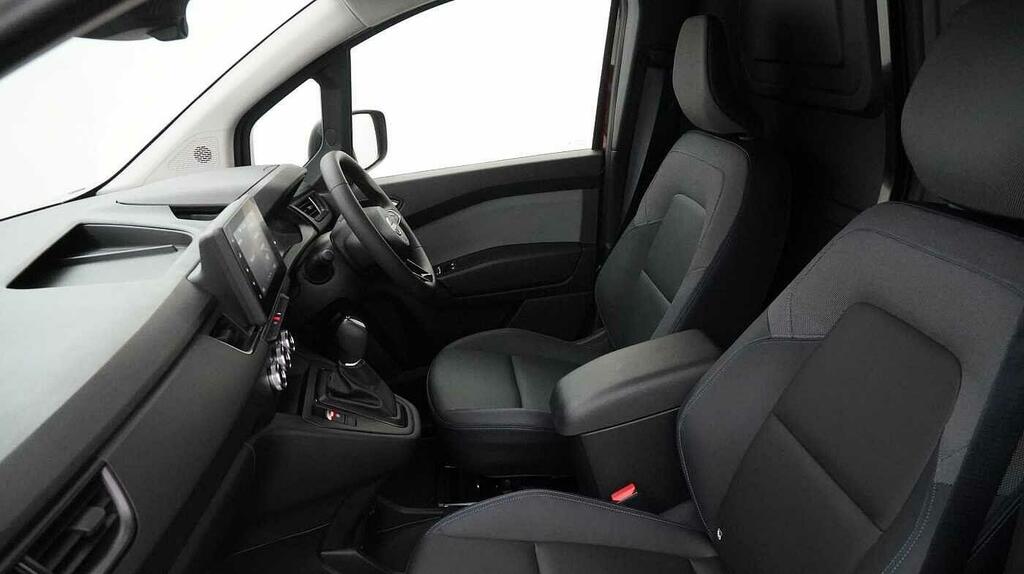 Nissan TOWNSTAR Mpv White #15