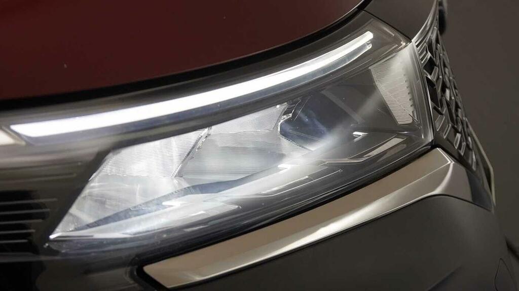 Nissan TOWNSTAR Mpv White #12