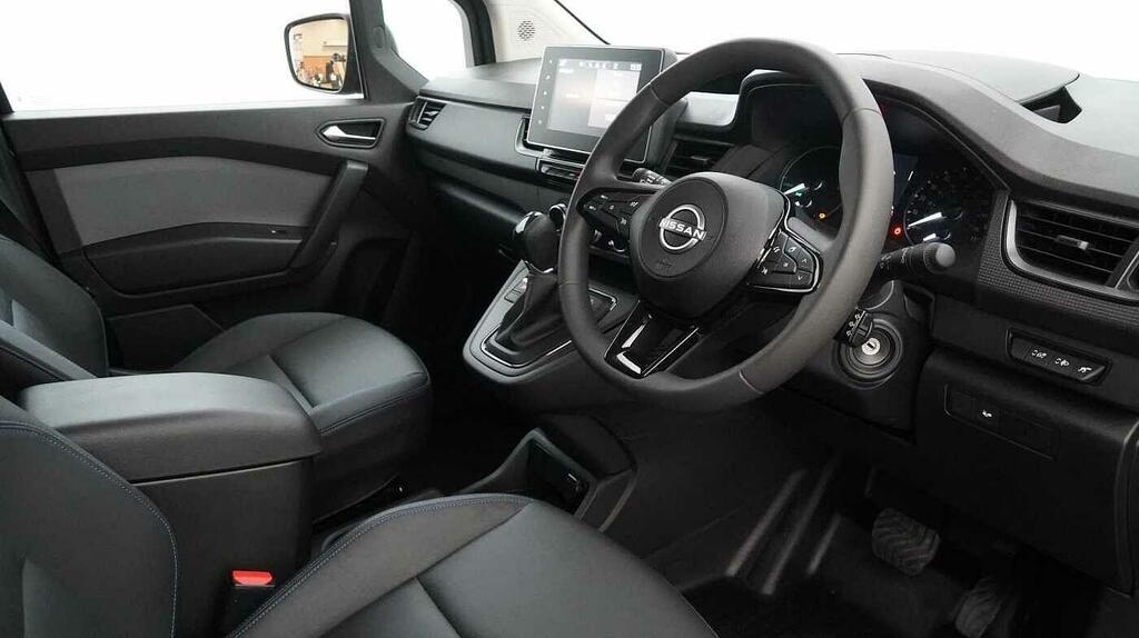 Nissan TOWNSTAR Mpv White #26