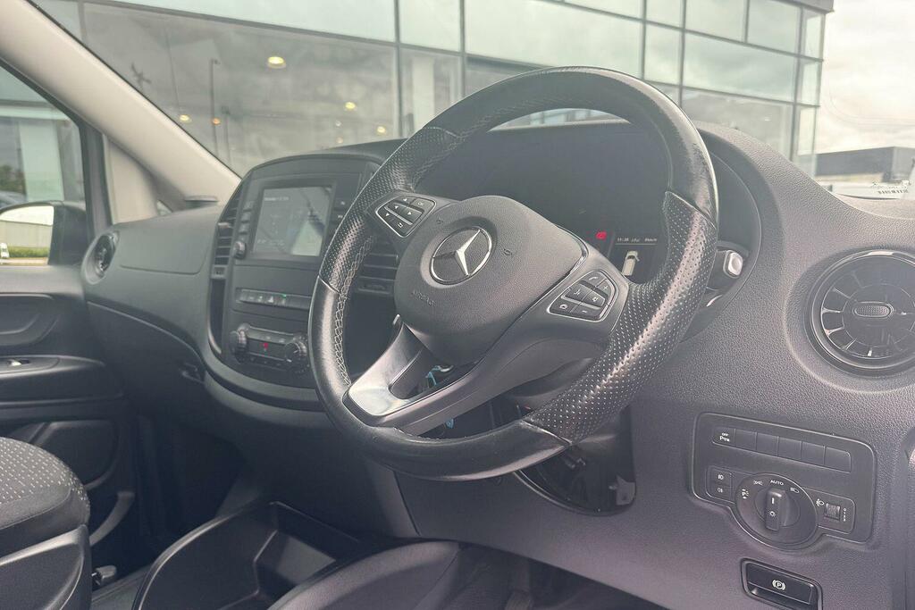 Mercedes-Benz Vito 2L 2.0 119 Cdi Premium Crew Van Double Cab Die Red #16