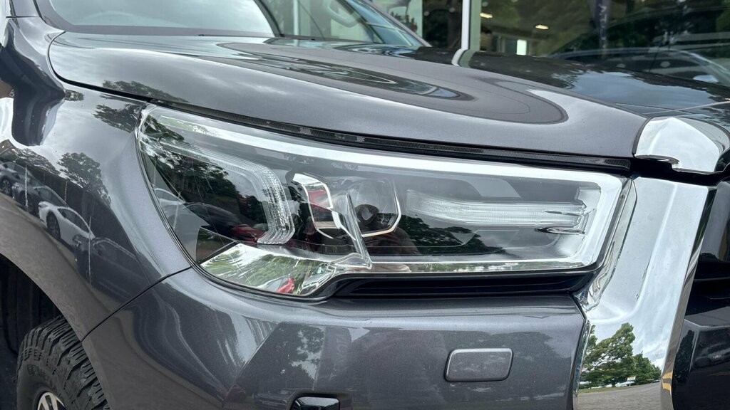 Toyota HILUX 2.8 D-4d Invincible X Pickup Double Cab 4Wd Black #20