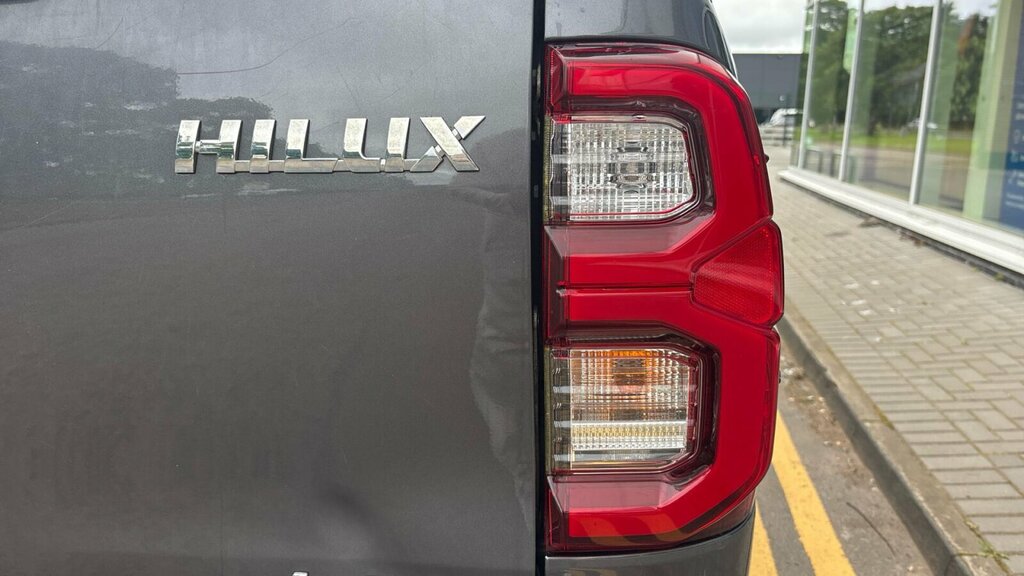 Toyota HILUX 2.8 D-4d Invincible X Pickup Double Cab 4Wd Black #21