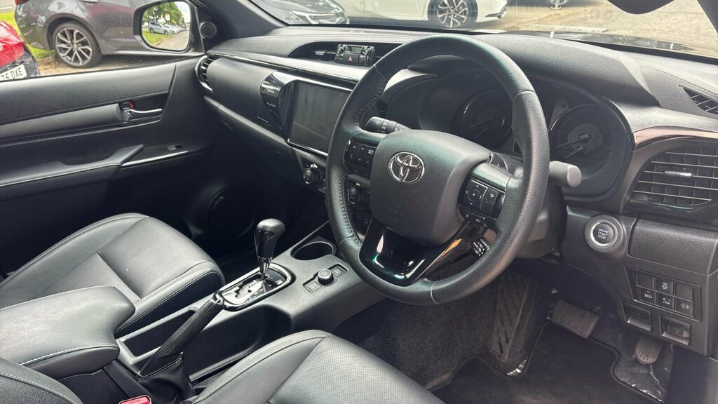 Toyota HILUX Invincible X Dcab Pick Up 2.8 D 48V Black #12