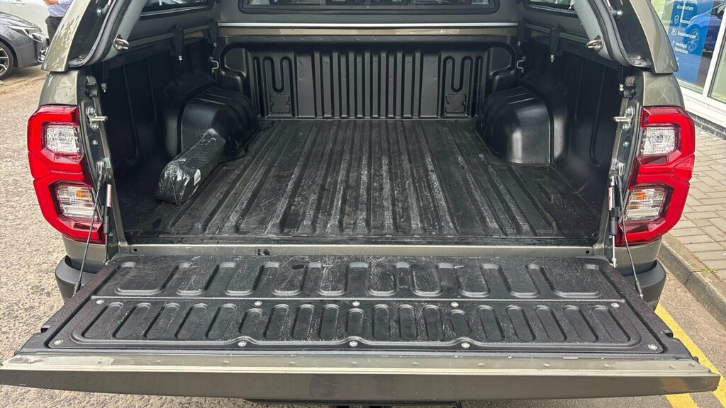 Toyota HILUX Invincible X Dcab Pick Up 2.8 D 48V Black #13