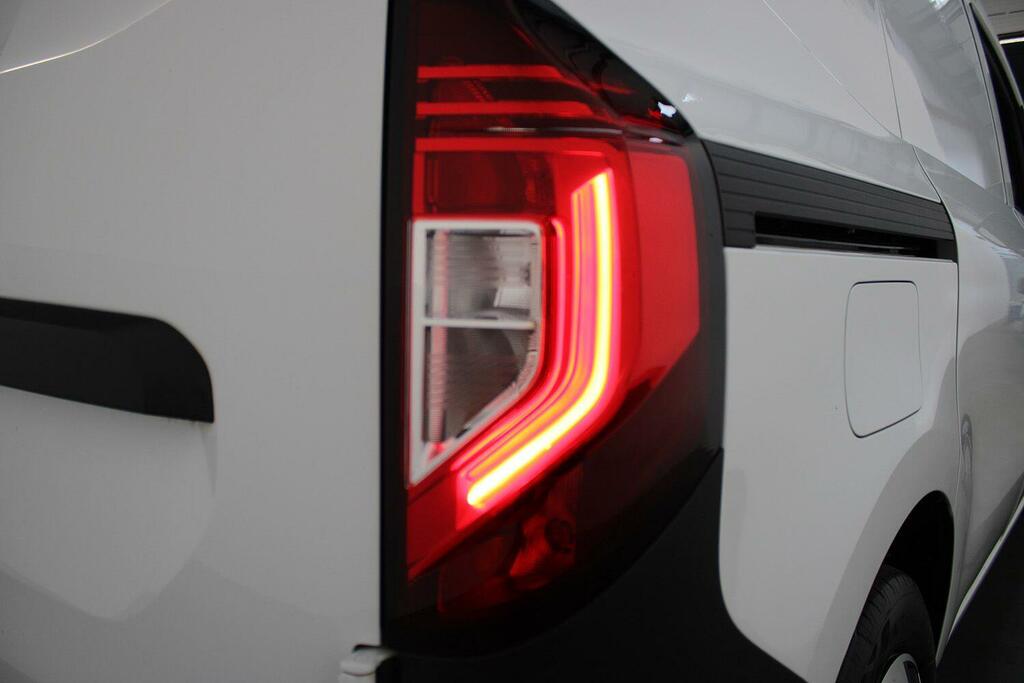 Nissan TOWNSTAR 45Kwh Tekna Panel Van 6Dr L2 H1 122 White #11