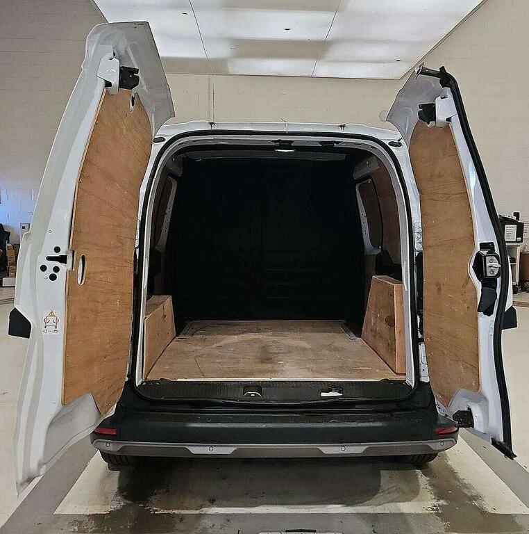 Nissan TOWNSTAR 90Kw Tekna Van 45Kwh White #9