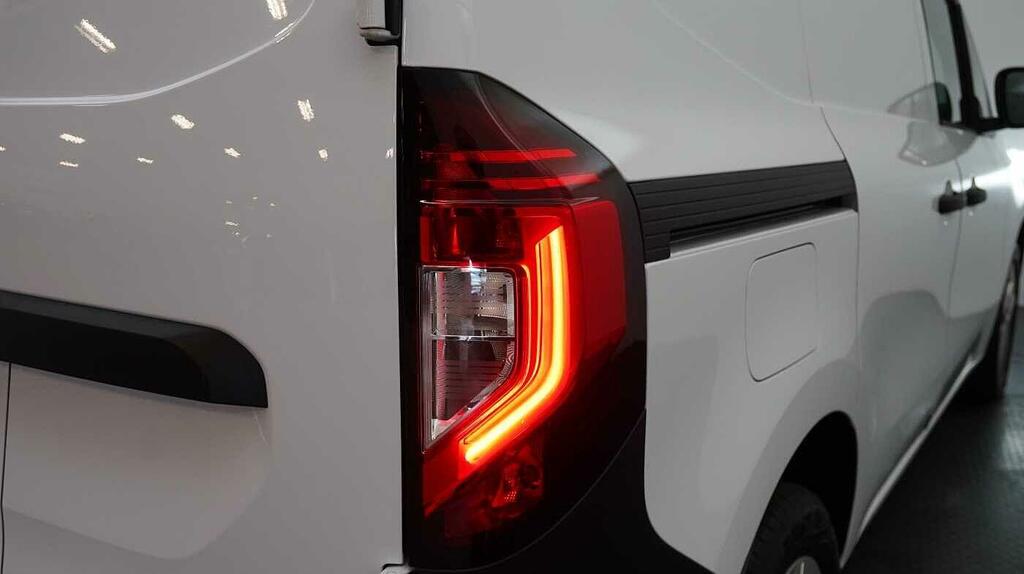 Nissan TOWNSTAR 90Kw Tekna Van 45Kwh White #10