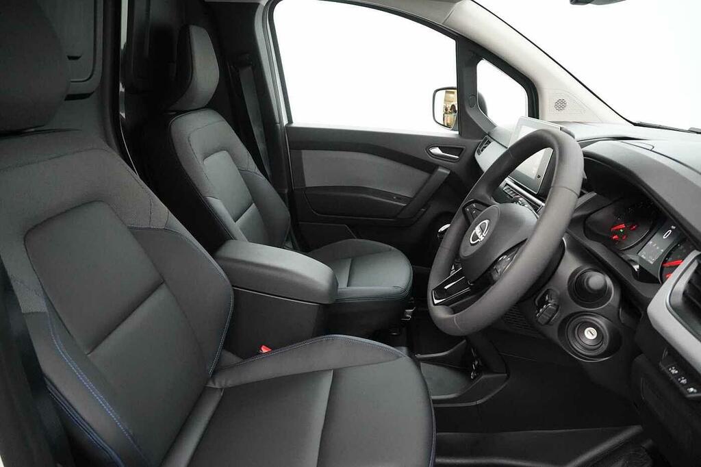 Nissan TOWNSTAR 90Kw Tekna Van 45Kwh White #16