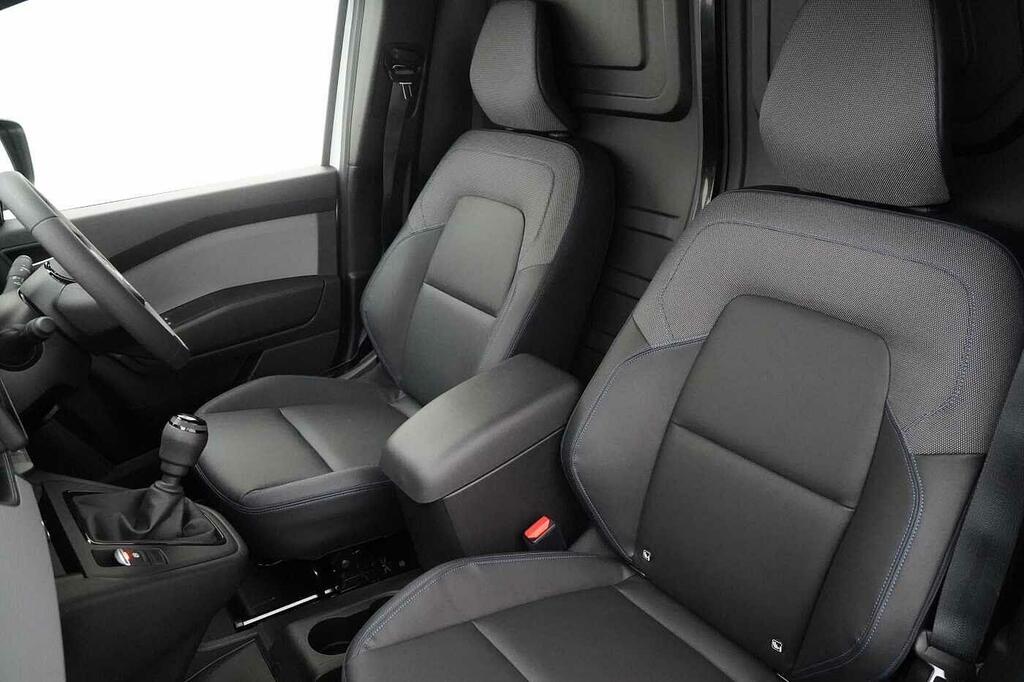 Nissan TOWNSTAR 90Kw Tekna Van 45Kwh White #14
