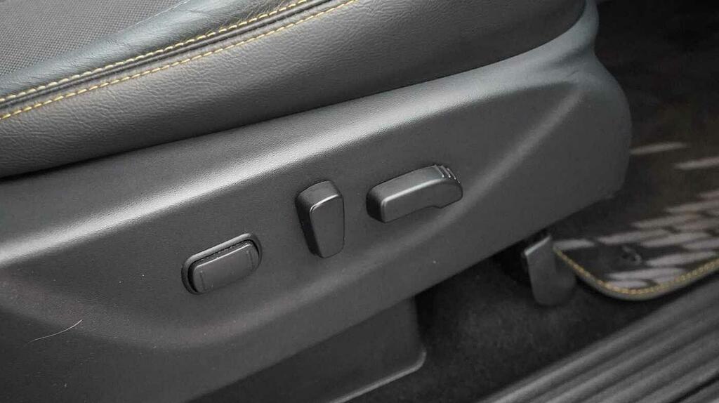 Nissan Navara Double Cab Pick Up N-guard 2.3Dci 190 Tt 4Wd Grey #39