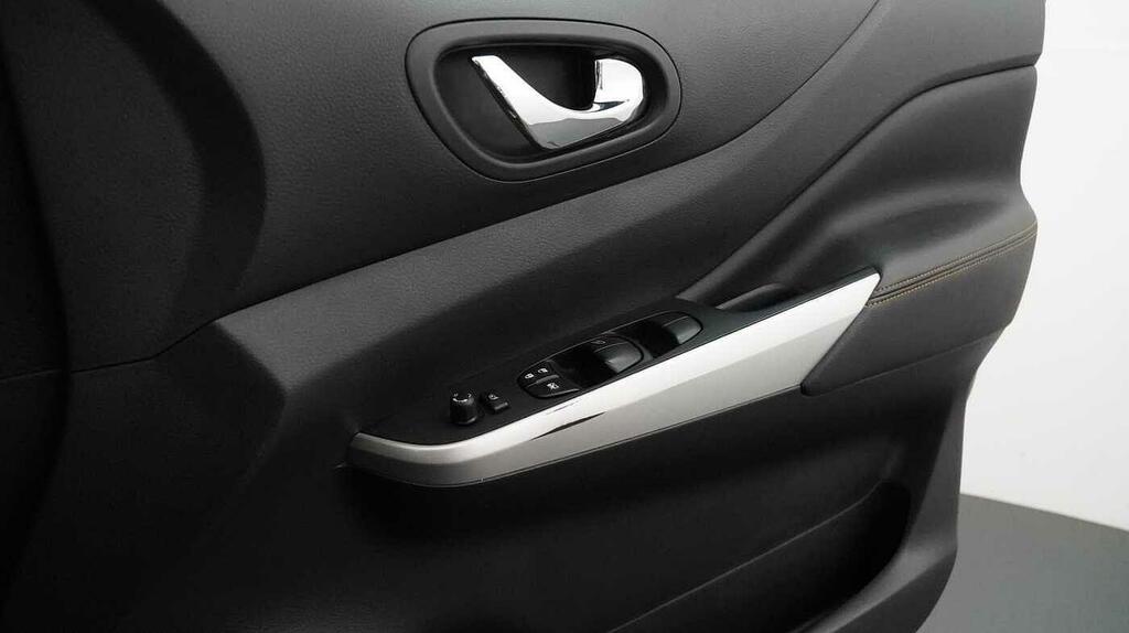 Nissan Navara Double Cab Pick Up N-guard 2.3Dci 190 Tt 4Wd Grey #37