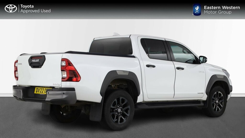 Toyota HILUX 2.8 D-4d Invincible X 4Wd Euro 6 Ss White #2