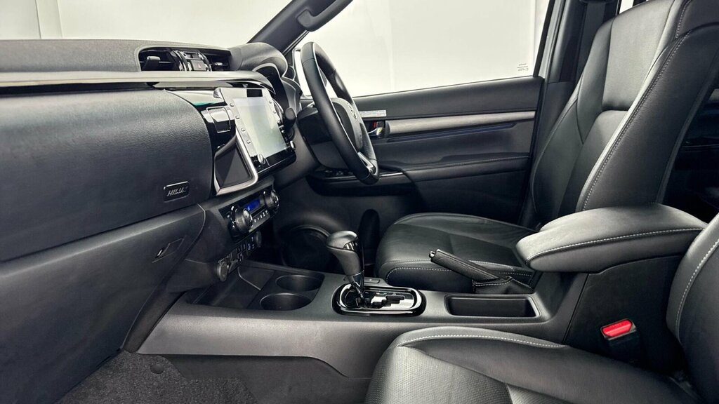 Toyota HILUX 2.8 D-4d Invincible X 4Wd Euro 6 Ss White #5