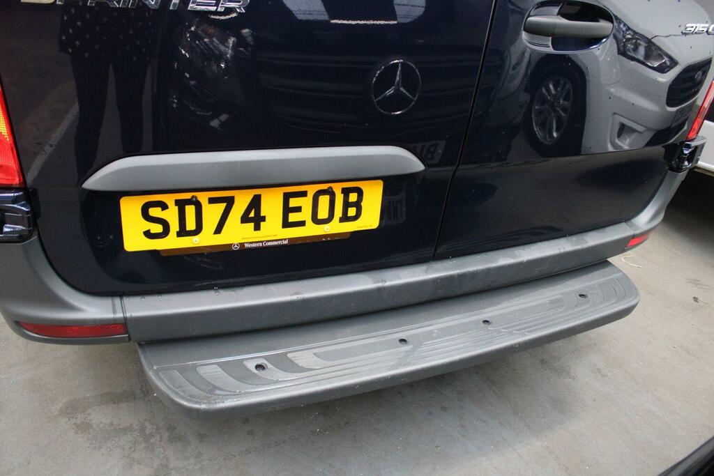 Mercedes-Benz Sprinter 3.5T H2 Pro Van #10