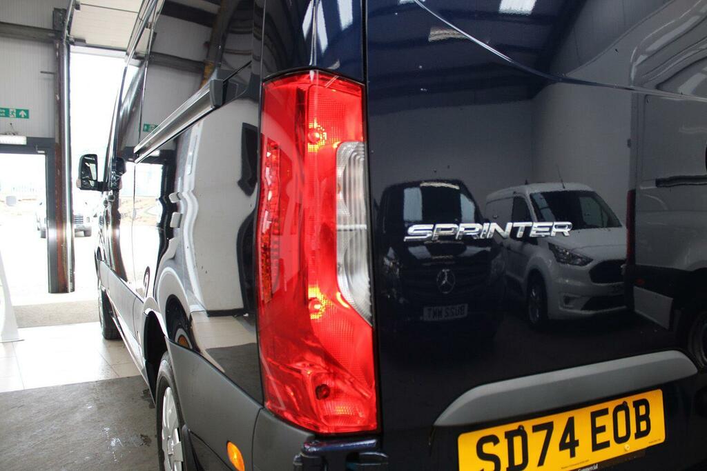 Mercedes-Benz Sprinter 3.5T H2 Pro Van #12