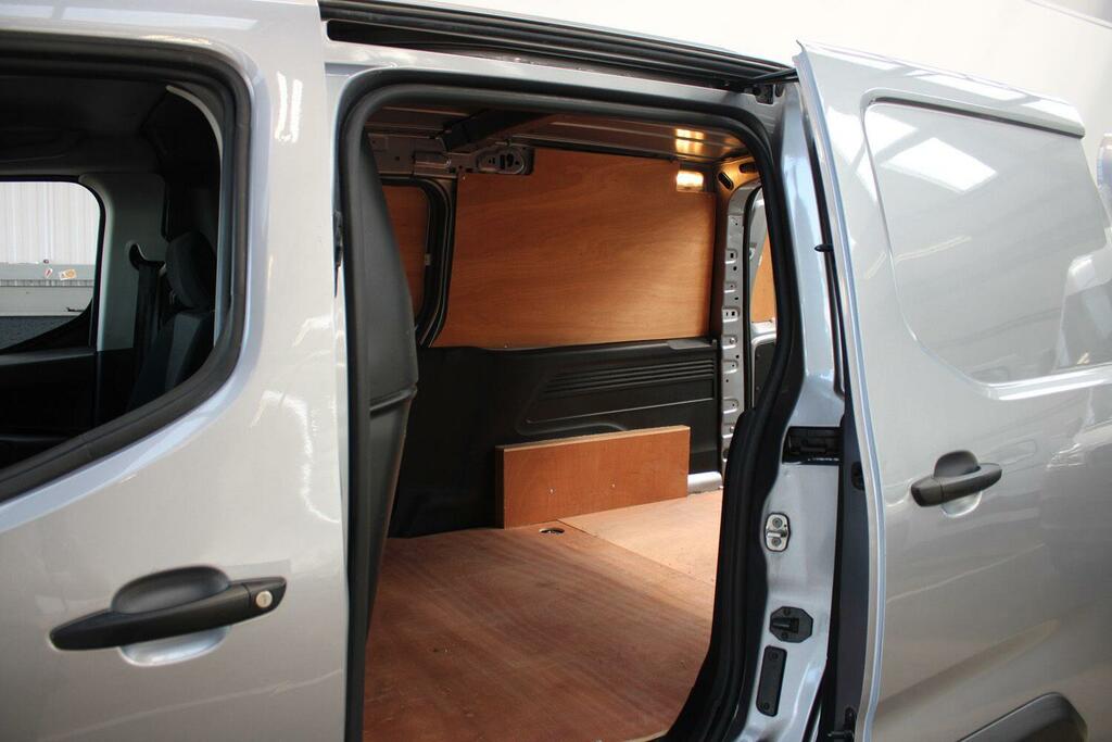 Vauxhall Combo 1.5 Turbo D 2300 Pro Panel Van 6Dr L White #16