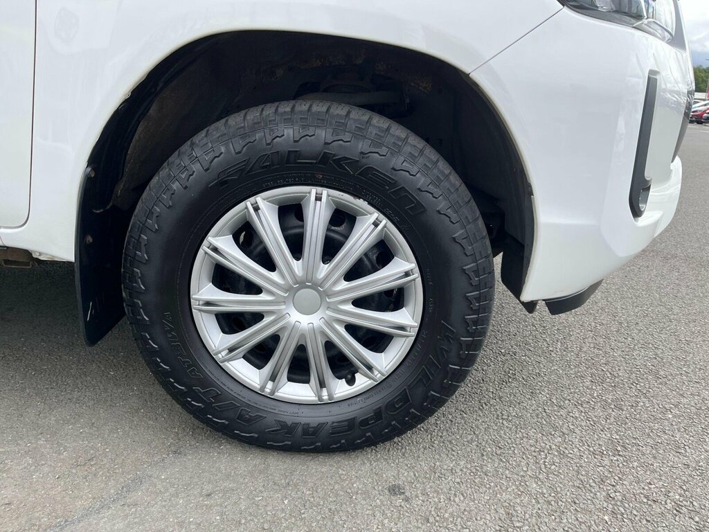 Toyota HILUX Active Grey #9