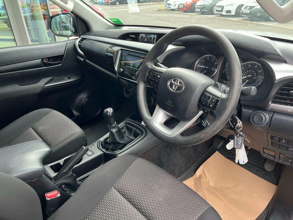 Toyota HILUX Active Grey #10