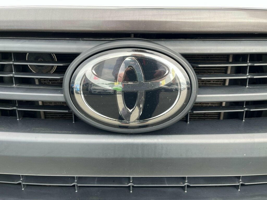 Toyota HILUX Active Grey #15