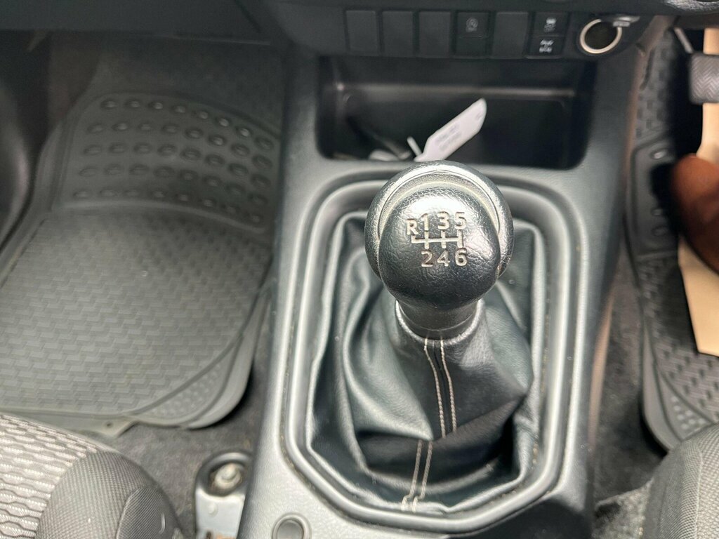 Toyota HILUX Active Grey #17