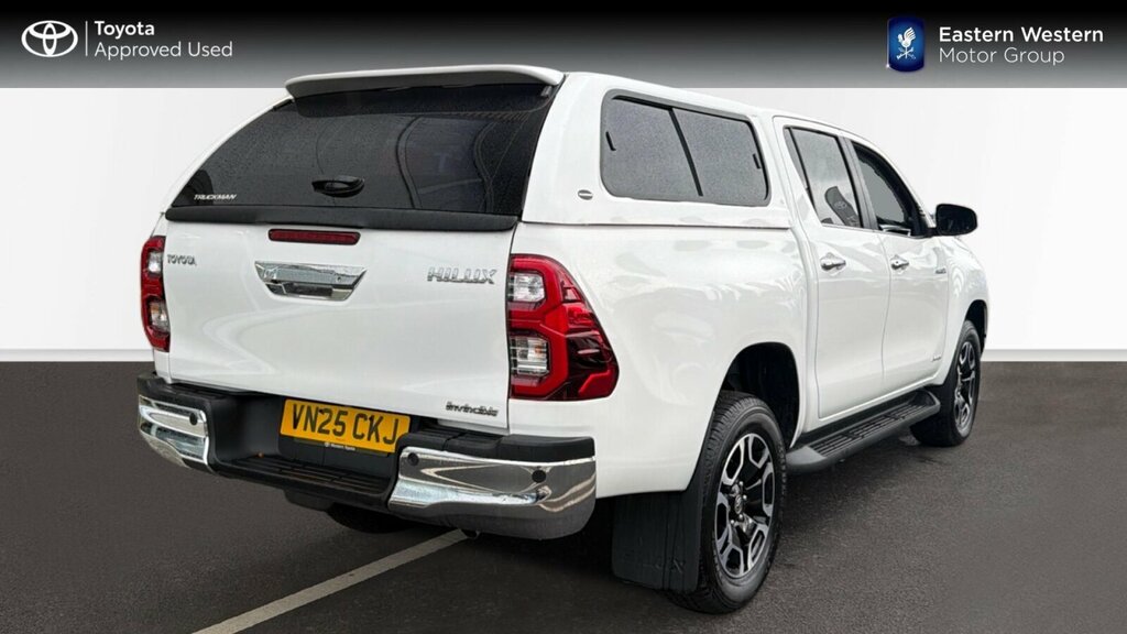 Toyota HILUX 2.4 D-4d Invincible 4Wd Euro 6 Ss White #2