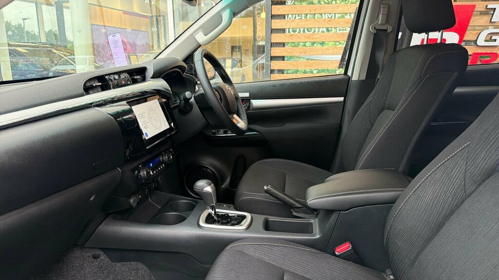 Toyota HILUX 2.4 D-4d Invincible 4Wd Euro 6 Ss White #5