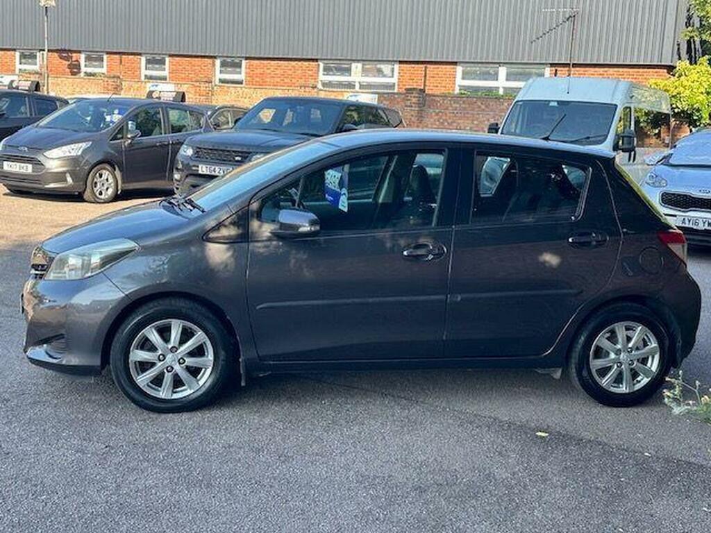 Toyota Yaris Hatchback 1.33 Dual Vvt-i Tr Multidrive S Euro 5 5 AJ12OET Grey #5