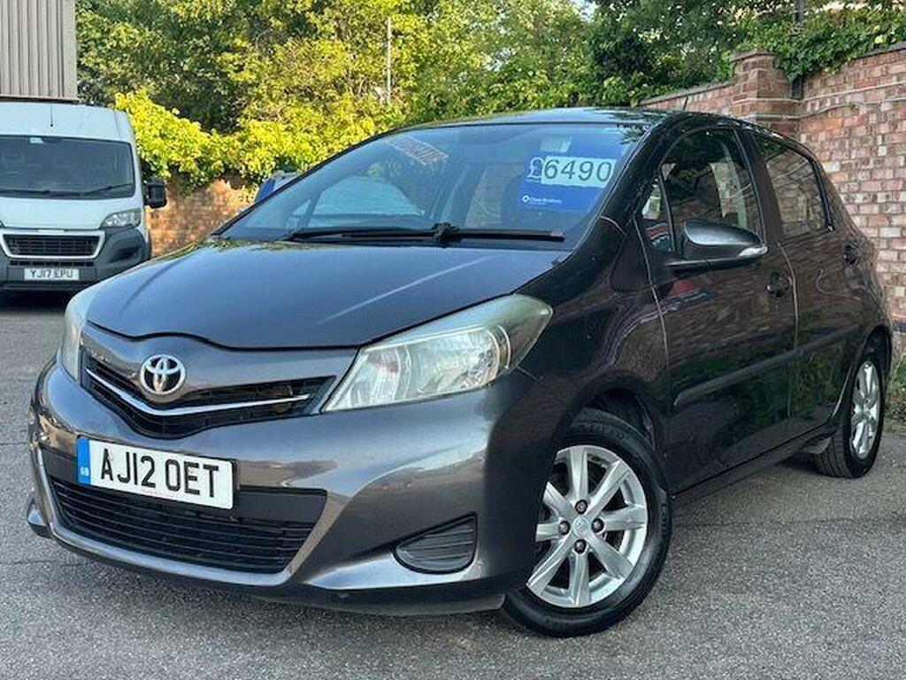 Toyota Yaris Hatchback 1.33 Dual Vvt-i Tr Multidrive S Euro 5 5 AJ12OET Grey #4