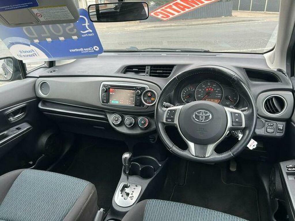 Toyota Yaris Hatchback 1.33 Dual Vvt-i Tr Multidrive S Euro 5 5 AJ12OET Grey #2