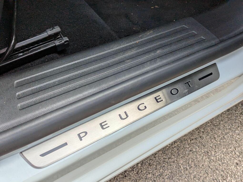 Peugeot e-2008 50Kwh Allure Premium Suv 7Kw Orange #29