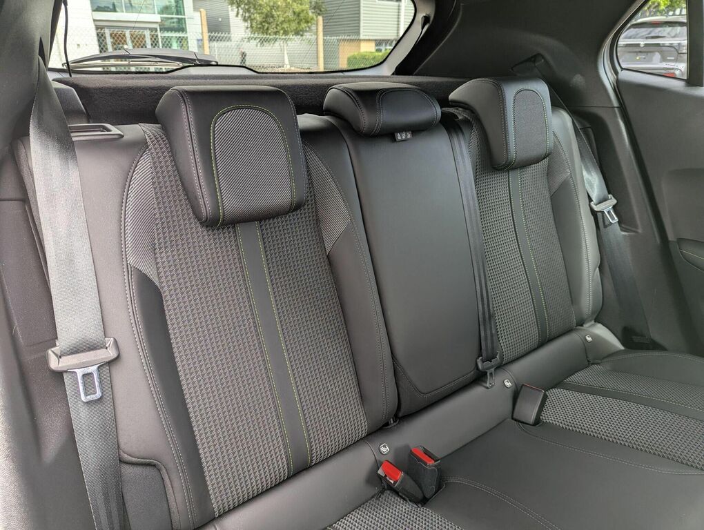 Peugeot e-2008 50Kwh Allure Premium Suv 7Kw Orange #32