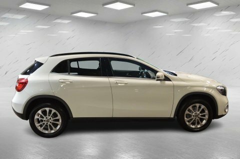 Mercedes-Benz GLA Class 1.6 Gla200 Se White #4