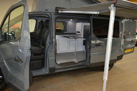 Nissan Primastar Tekna White #18