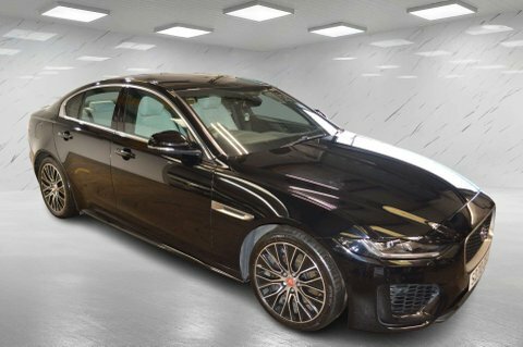 Jaguar XE 2.0 P250i R-dynamic Black #3