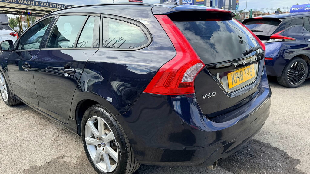Volvo V60 2.0 D4 Momentum Pro Euro 6 Ss Red #34