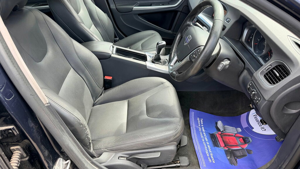 Volvo V60 2.0 D4 Momentum Pro Euro 6 Ss Red #14
