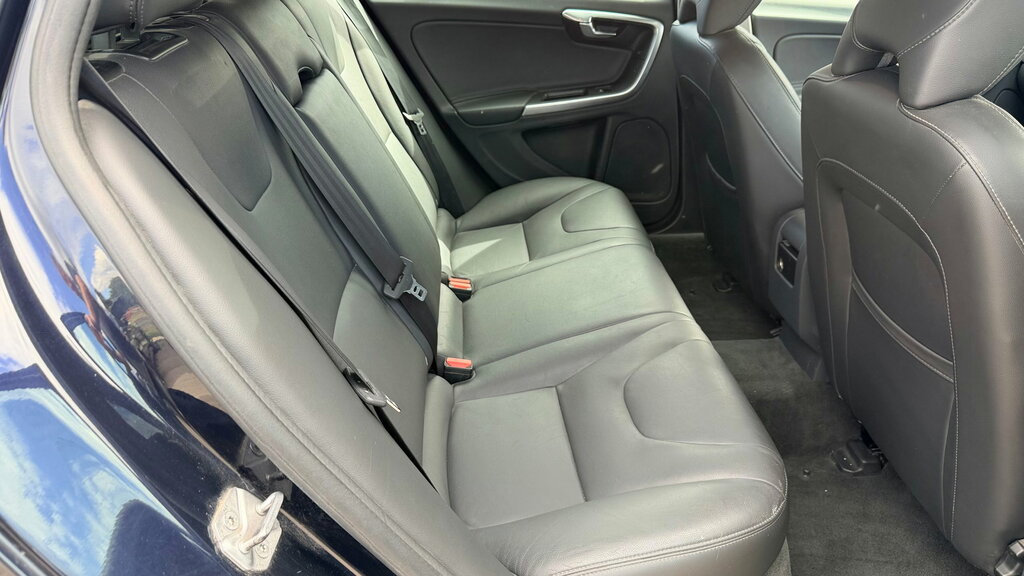 Volvo V60 2.0 D4 Momentum Pro Euro 6 Ss Red #20