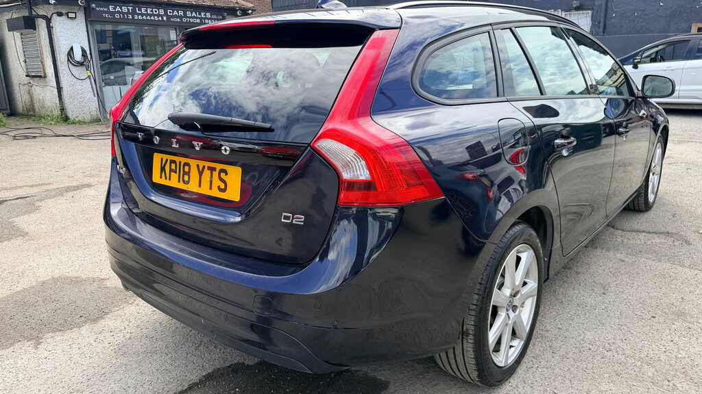 Volvo V60 2.0 D4 Momentum Pro Euro 6 Ss Red #35