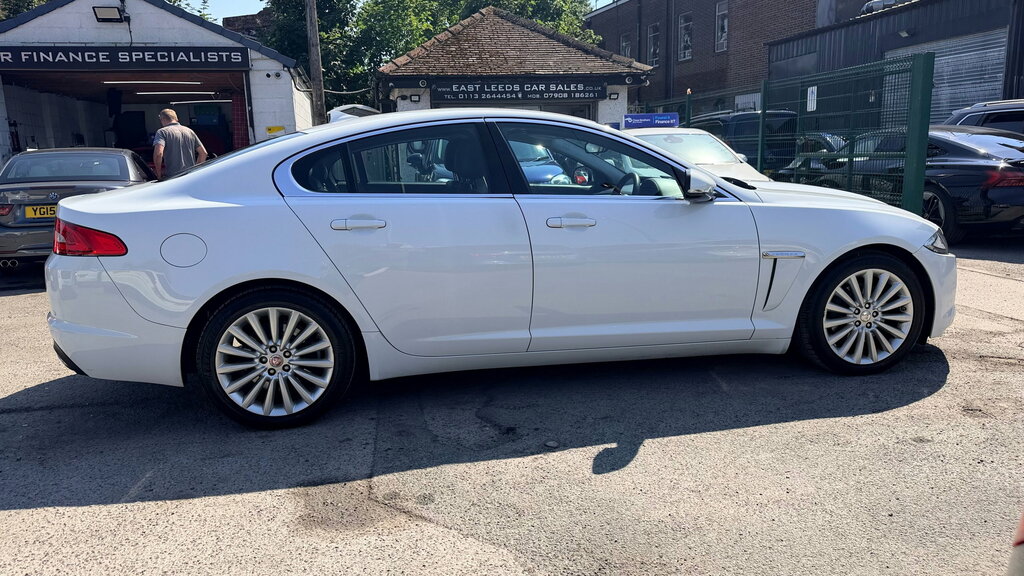 Jaguar XF 2.2D Luxury Saloon Euro 5 Ss 2 KM15HLF White #2