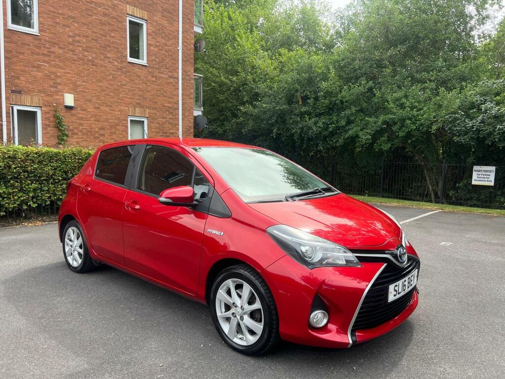 Toyota Yaris Hatchback 1.5 Vvt-h Excel E-cvt Euro 6 15In A SL16BEY Red