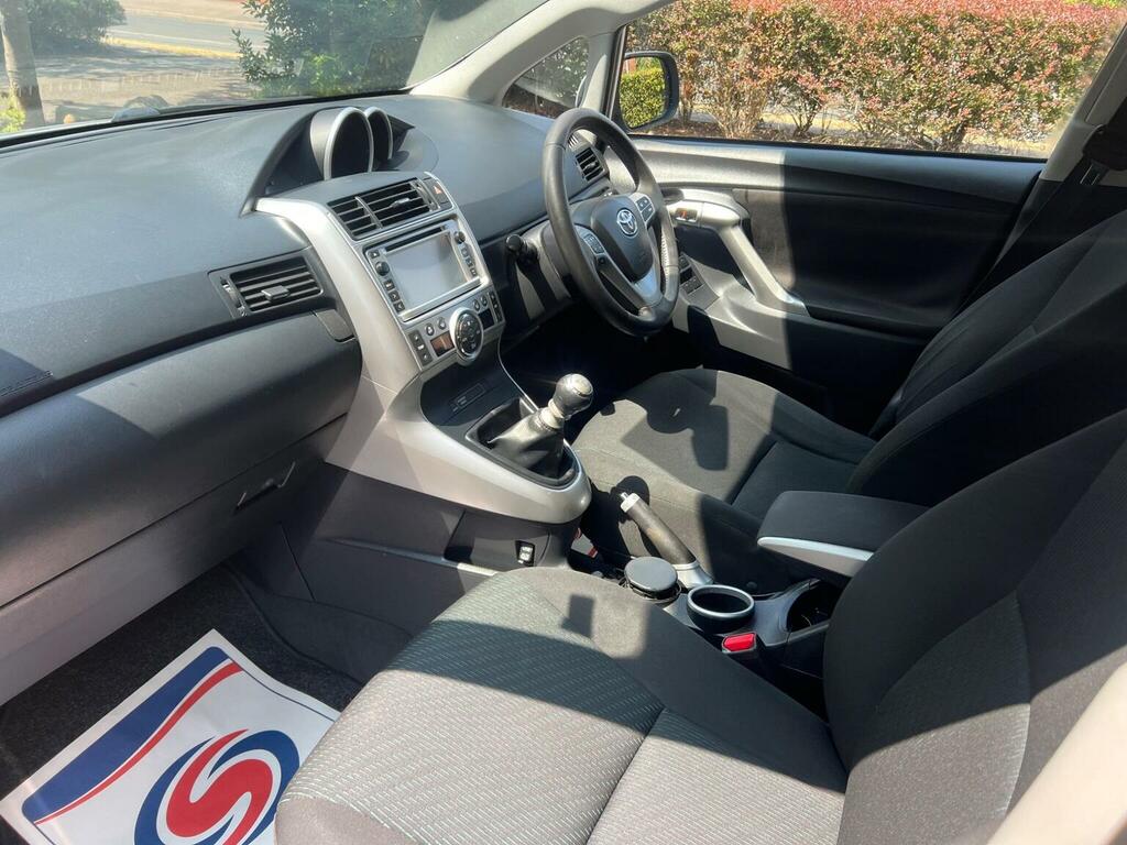 Toyota Verso Mpv Black #9