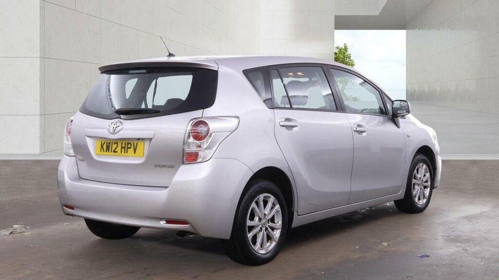 Toyota Verso 1.6 V-matic Tr Euro 5 Silver #4